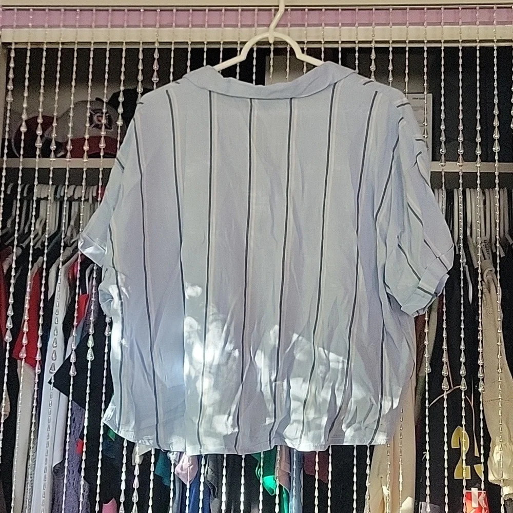Cropped Button-Up - Picture 2 of 2